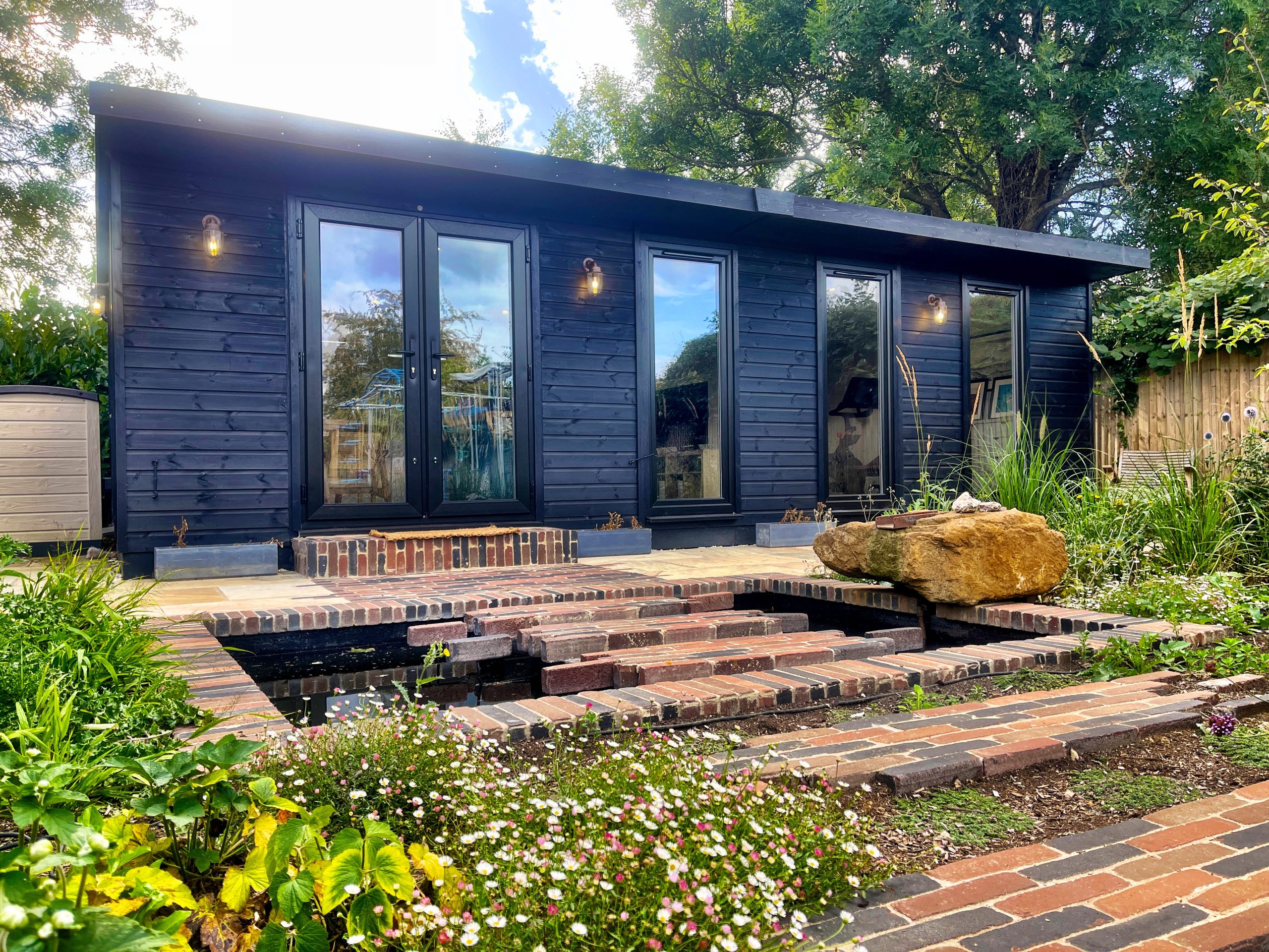 Bespoke garden room: 3D925